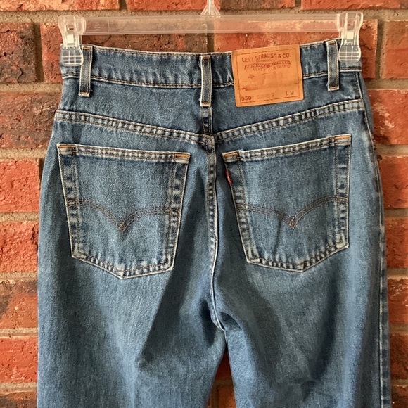 Vintage Levi’s Relaxed Fit Tapered Leg Classic Blue Denim Jeans - Picture 7 of 9